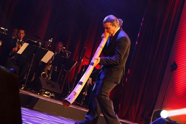 Paul Boon thrills guests with his performance at Fight Cancer Foundation's Red Ball.